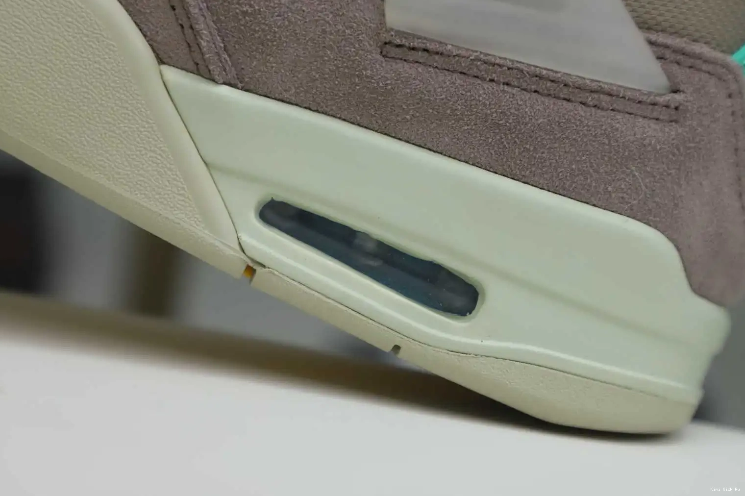 LA HAZE' Kimikick 4 X UNION 'TAUPE JORDAN RETRO AIR 0528